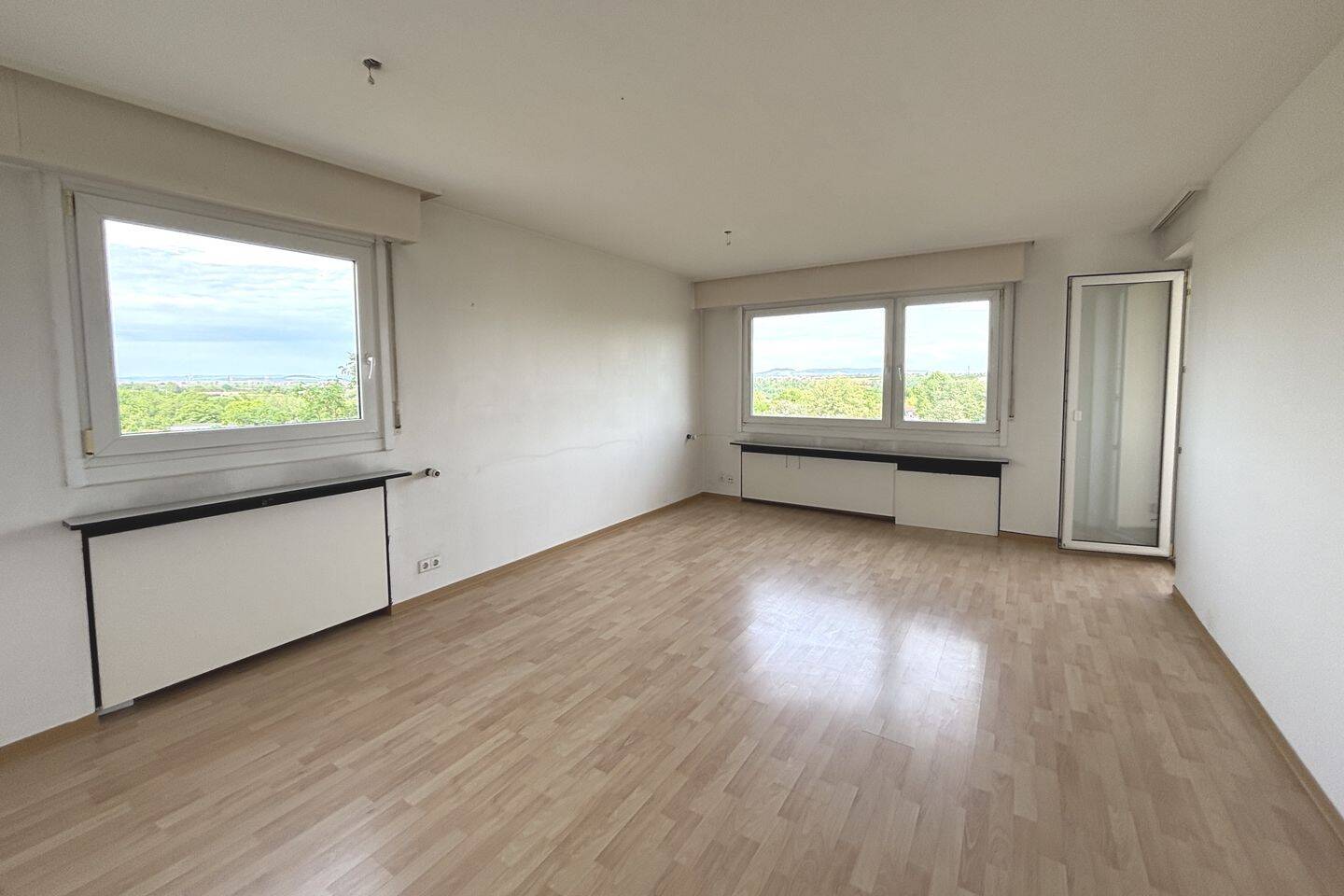 Freie 2-Zimmer-Wohnung mit Balkon im 5. Obergeschoss!, 70378 Stuttgart