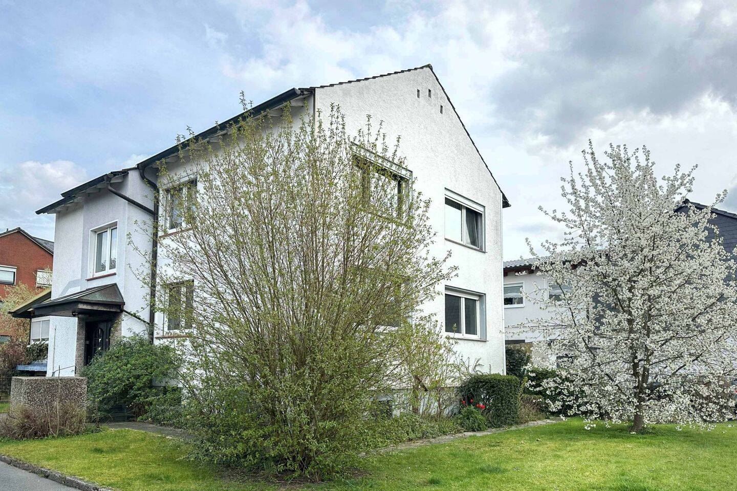 Freistehendes Zweifamilienhaus mit viel Platz und Gestaltungsspielraum, 44369 Dortmund
