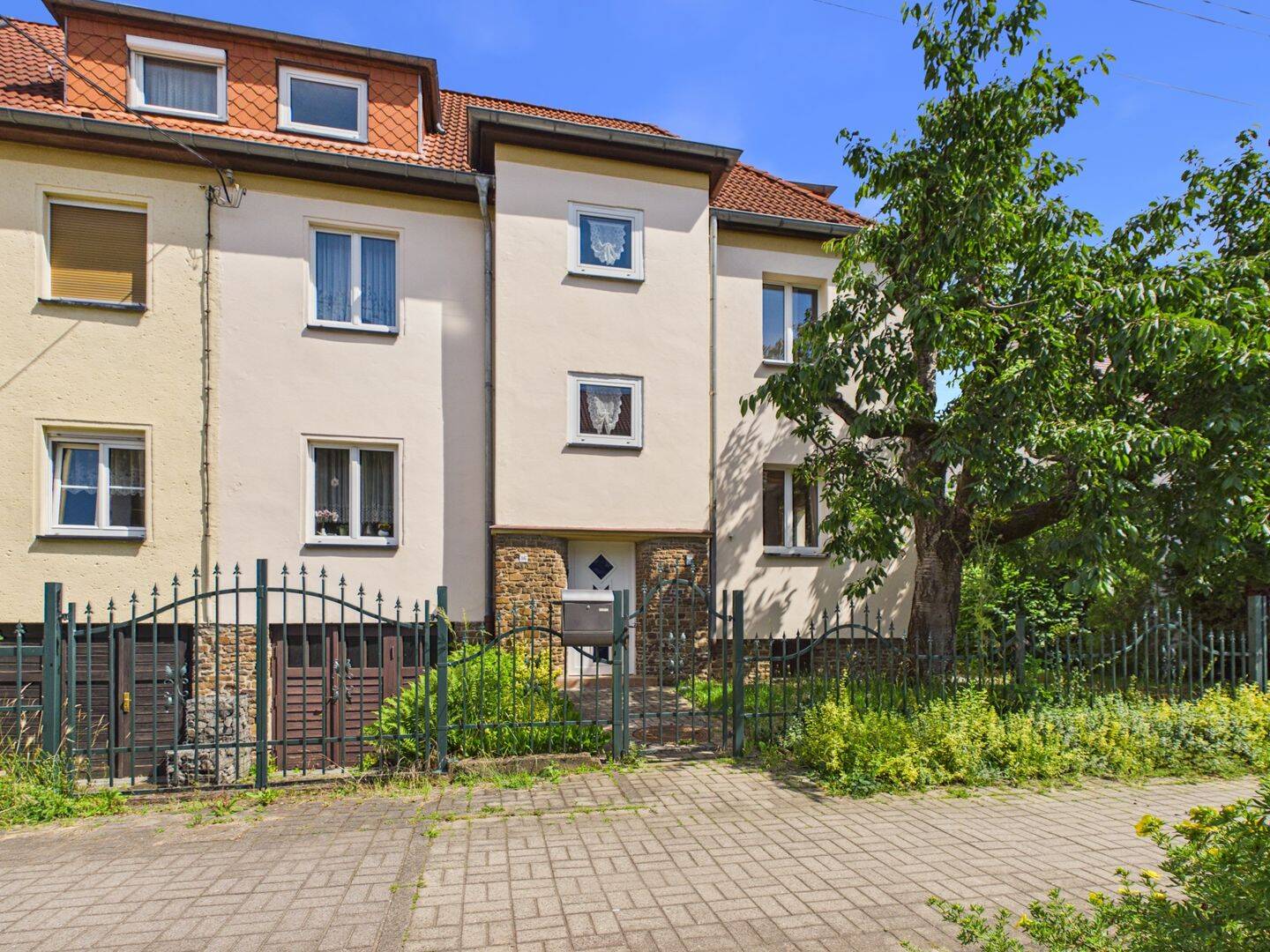 Großzügige Doppelhaushälfte mit Sanierungsbedarf und viel Potenzial in Leipzig-Wiederitzsch, 4158 Leipzig (Güterverkehrszentrum Lindenthal Lützschena-Stahmeln Wiederitzsch)