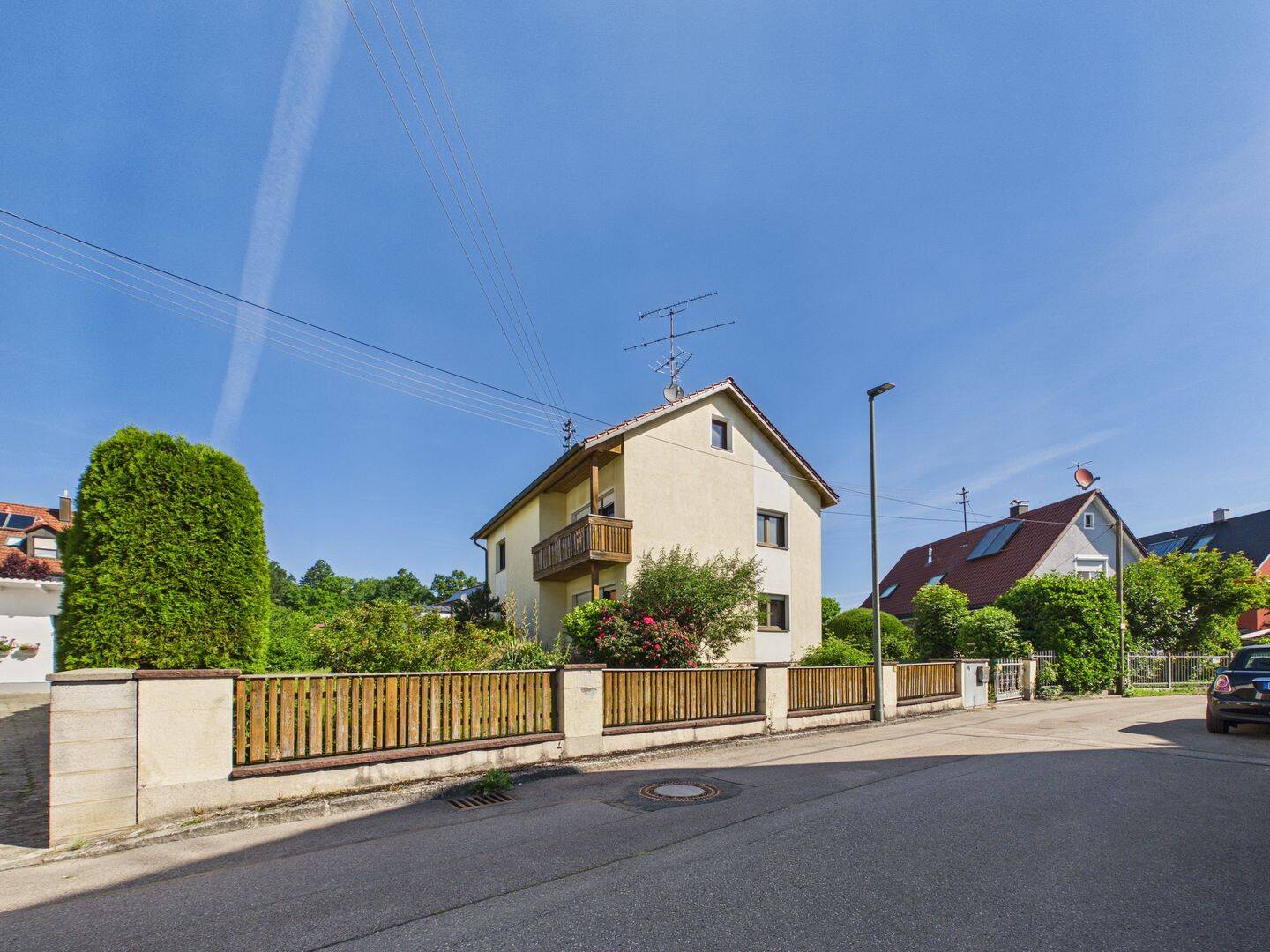 SITULI: Geräumiges Zweifamilienhaus mit viel Potenzial in Hebertshausen, 85241 Hebertshausen