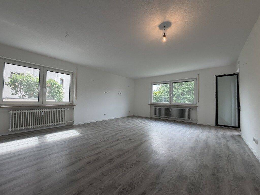 4-Zimmer-Wohnung mit flexibel nutzbaren UG-Räumen und 2 Stellplätzen, 91334 Hemhofen