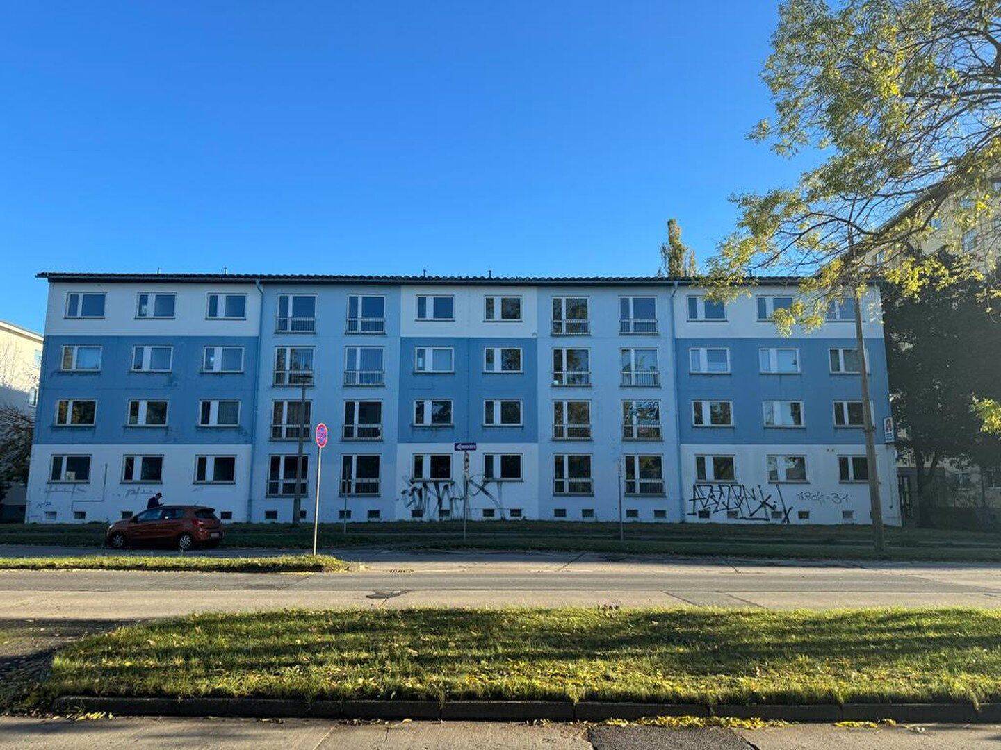 Mehrfamilienhaus mit 24 Wohneinheiten im Stadtzentrum abzugeben!, 2977 Hoyerswerda