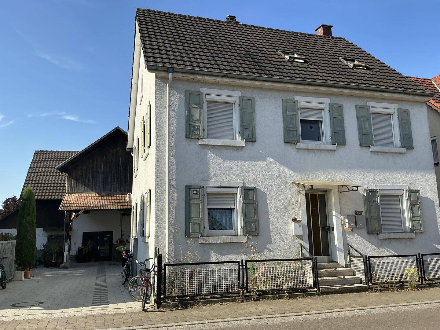Dreifamilienhaus mit Ausbaumöglichkeit in Rust, 77977 Rust