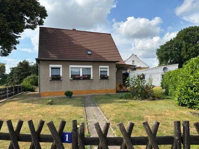 Charmantes Einfamilienhaus mit großem Grundstück in Kläden, 39628 Bismark (Altmark)