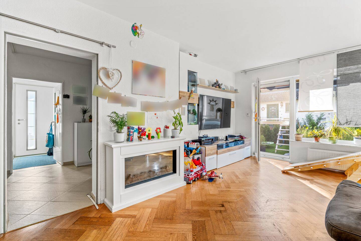 Familiengerechtes und lichtdurchflutetes Einfamilienhaus mit Doppelgarage und Garten in bester Lage
