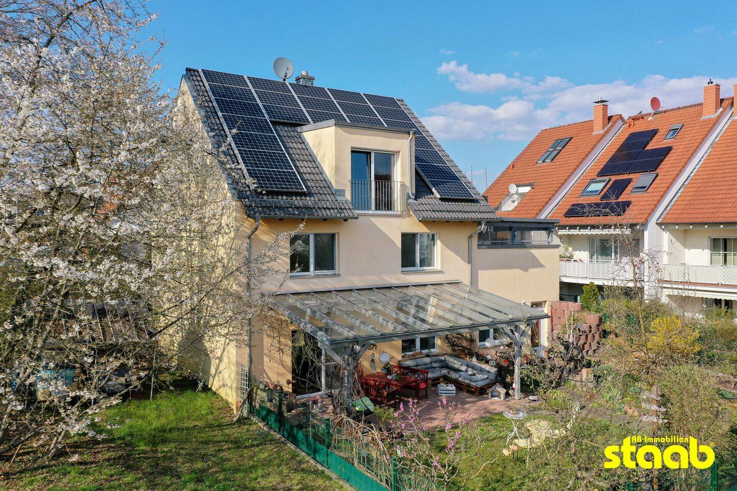 Außergewöhnliche Eigentumswohnung im „Haus-im-Haus“-Konzept – Modernes Wohnen mit eigenem Garten, 63843 Niedernberg
