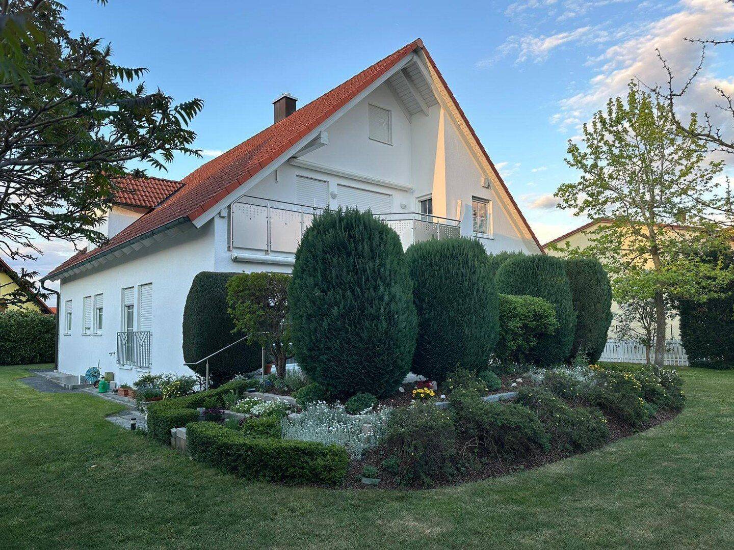 Großzügige 4,5-Zimmer-Wohnung mit EBK, Terrasse mit Gartenblick und Garage in Muhr am See, 91735 Muhr a. See (Muhr)