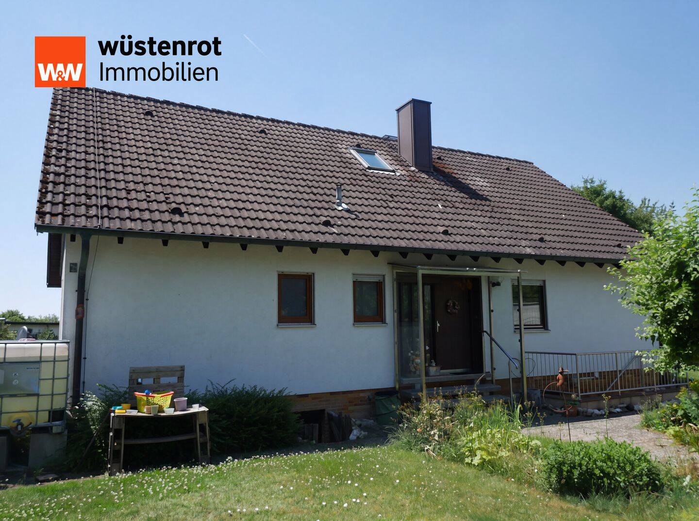 Attraktives Einfamilienhaus mit Einliegerwohnung und großen Garten in Meschenbach, 96253 Untersiemau