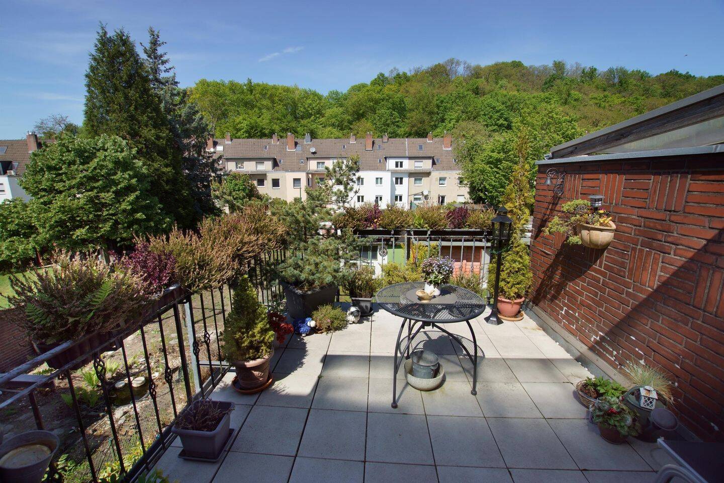 Geräumiges Familienhaus mit Terrasse, Garten und Garage in Düsseldorf Gerresheim, 40625 Düsseldorf (Gerresheim Ludenberg)