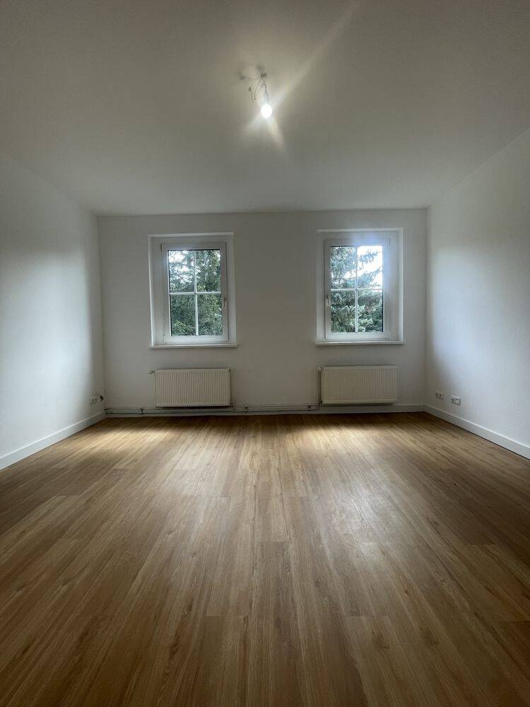 Beelitz OT Zauchwitz: Trebbiner Str.: Erstbezug nach Sanierung: 3-Zi.-Whg. ca. 66 m² zu vermieten, 14547 Beelitz