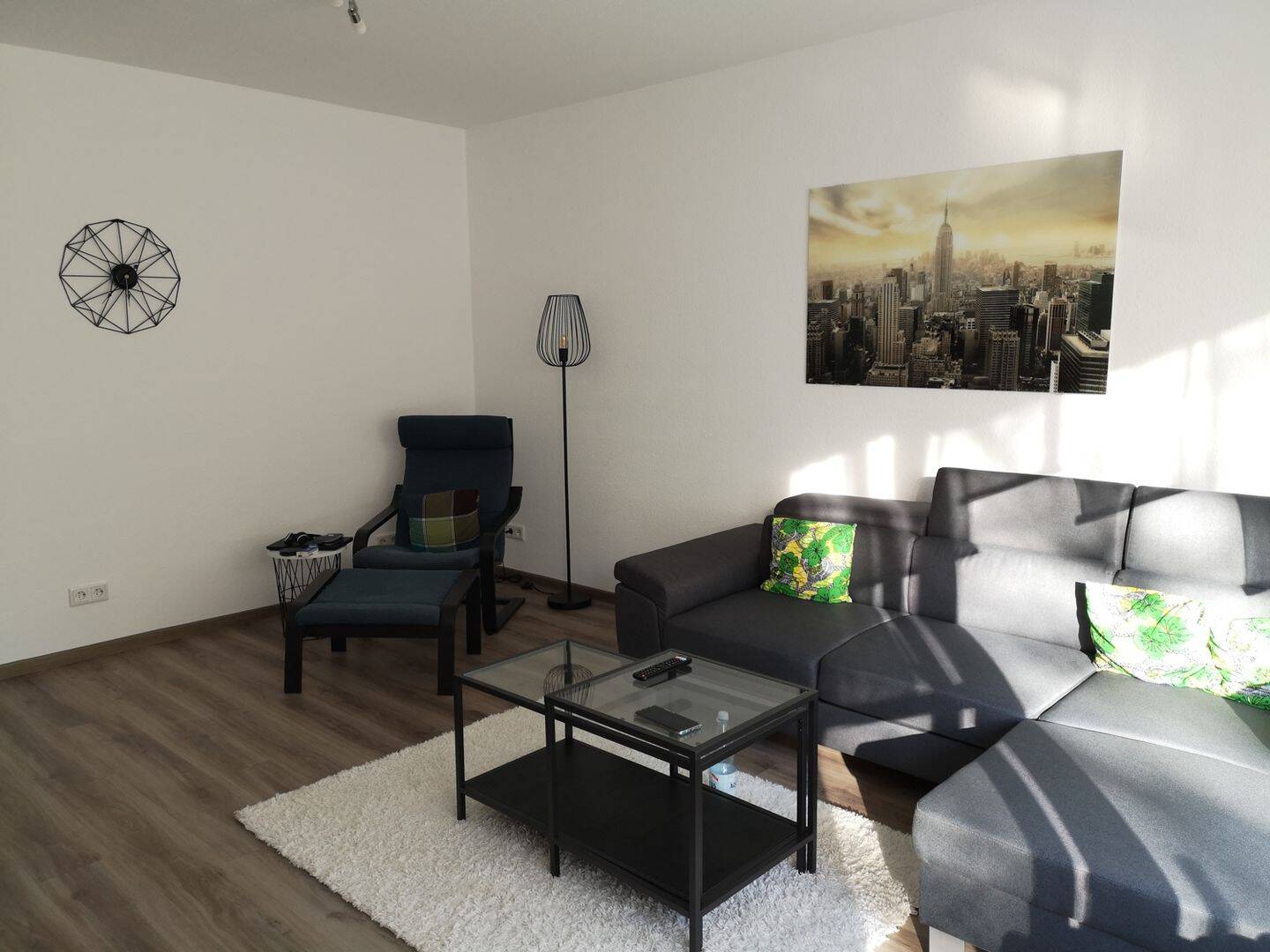 Modern möblierte Wohnung mit Balkon in Köln-Dünnwald – Video online, 51069 Köln (Mülheim Dellbrück Dünnwald Höhenhaus)