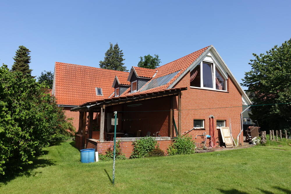 Hämelhausen: individuelles Zweifamilienhaus mit großem Garten in ruhiger Wohnlage, 27324 Hämelhausen
