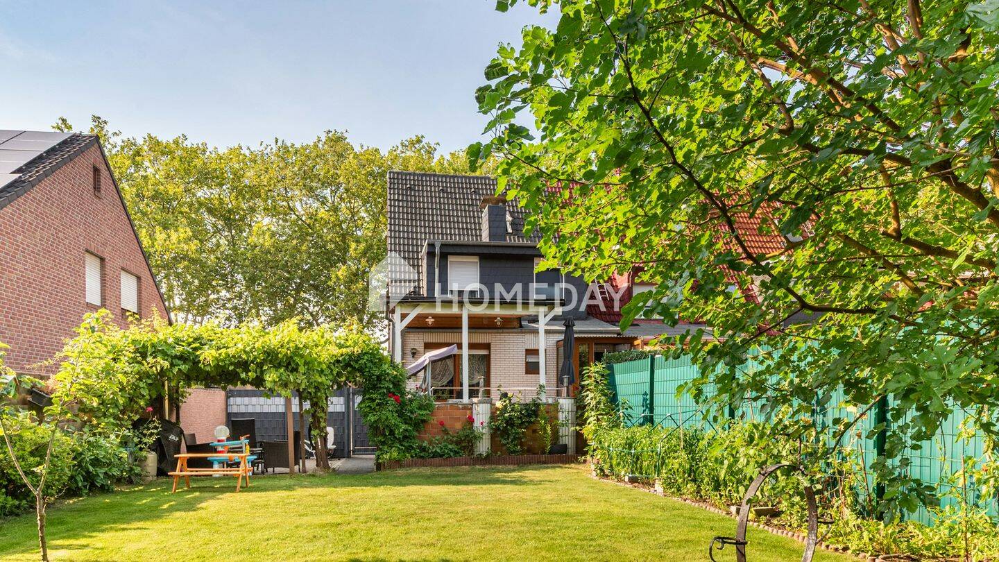 Modernes Familienglück – Saniertes Reihenendhaus mit 130 m² Wohnfläche und Traumgarten am Schloßpark, 44795 Bochum (Weitmar Wiemelhausen)
