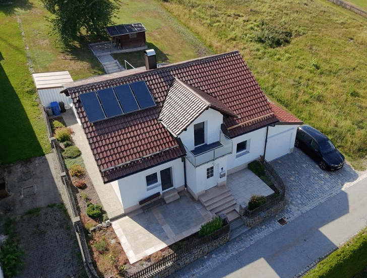 Geräumiges Wohnhaus mit großem Grundstück in ruhiger Randlage !, 94572 Schöfweg