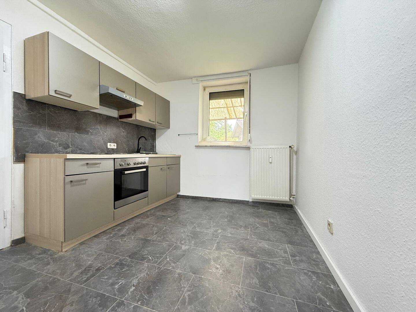 ***Vogelbeck – 2 Zimmer Erdgeschosswohnung mit Einbauküche, Gartennutzung und Keller***, 37574 Einbeck