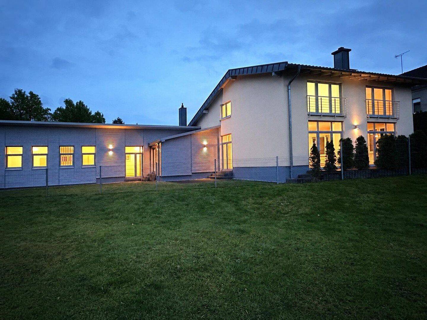 Modernes Wohnhaus mit separater Gewerbeeinheit in ruhiger Citylage, 51465 Bergisch Gladbach