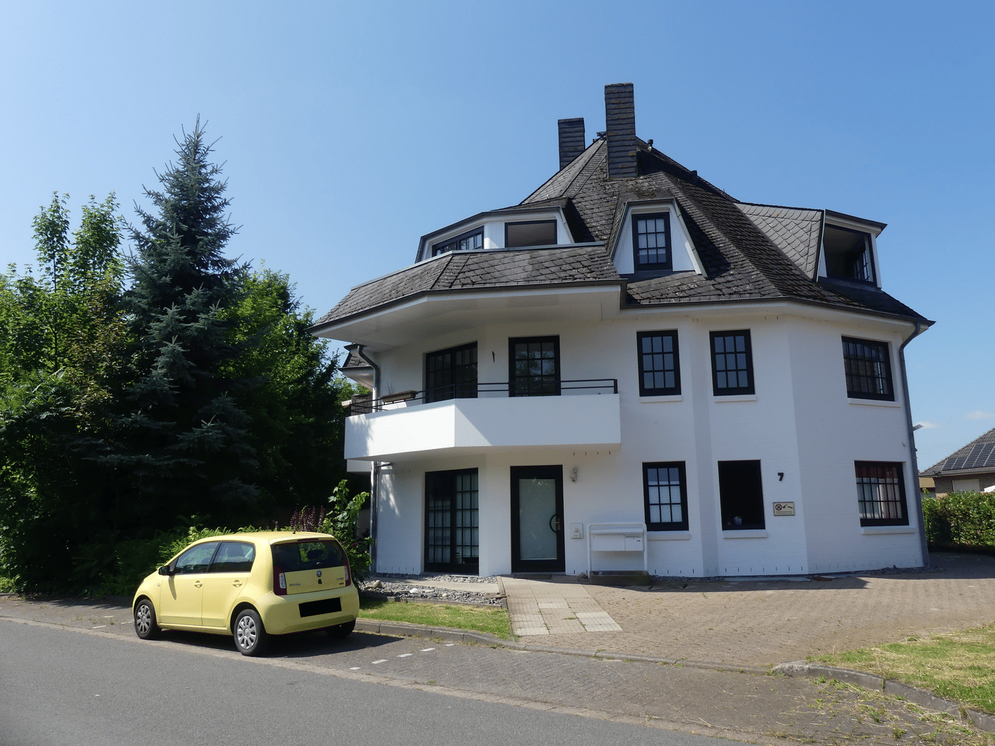 Stadtlage! Komplett renovierte, helle 3-Zimmer-Wohnung mit Balkon, 28857 Syke