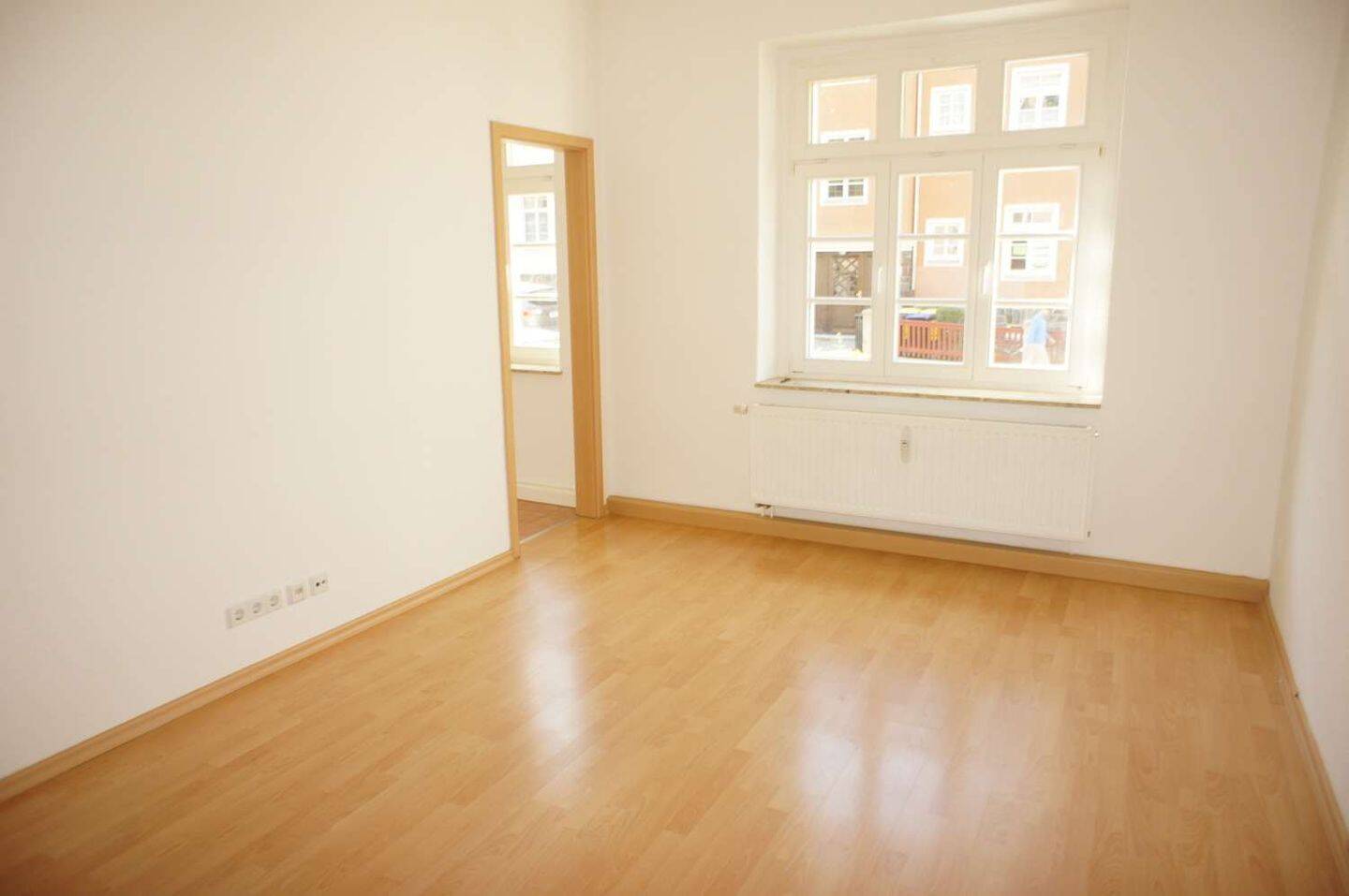 Frisch renoviert ! Laminat – Bad mit Dusche – geräumige Zimmer !!!, 9131 Chemnitz (Ebersdorf Hilbersdorf)