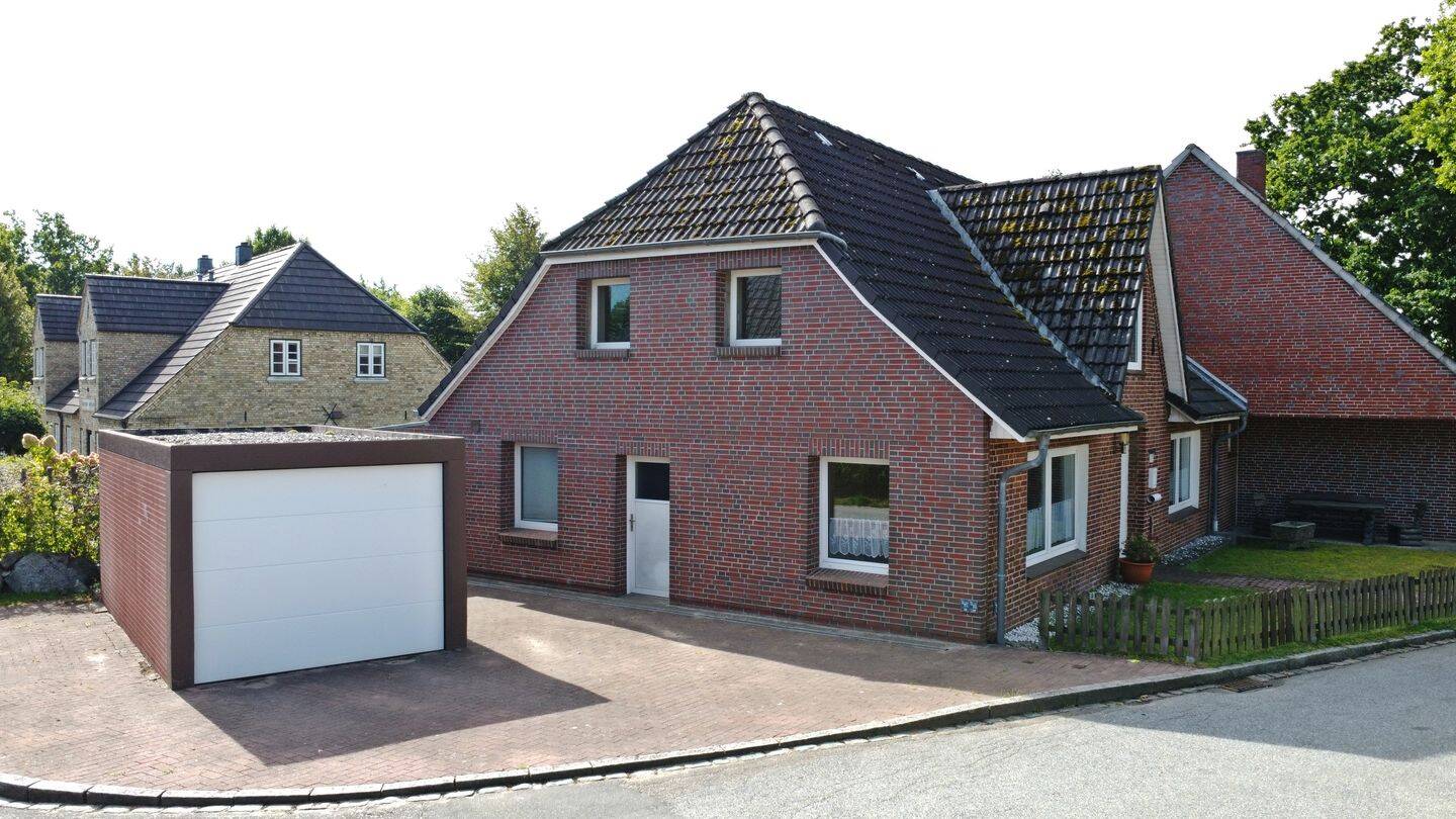 Einziehen und nach eigenen Wünschen modernisieren – Einfamilienhaus mit Potenzial, 25876 Schwabstedt