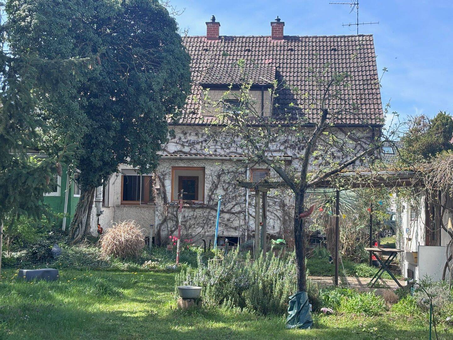 Gelegenheit :: Sehr geräumiges Zweifamilienhaus mit großem Garten & ca. 400 m² Baugrundstück  (H 554-1), 68623 Lampertheim