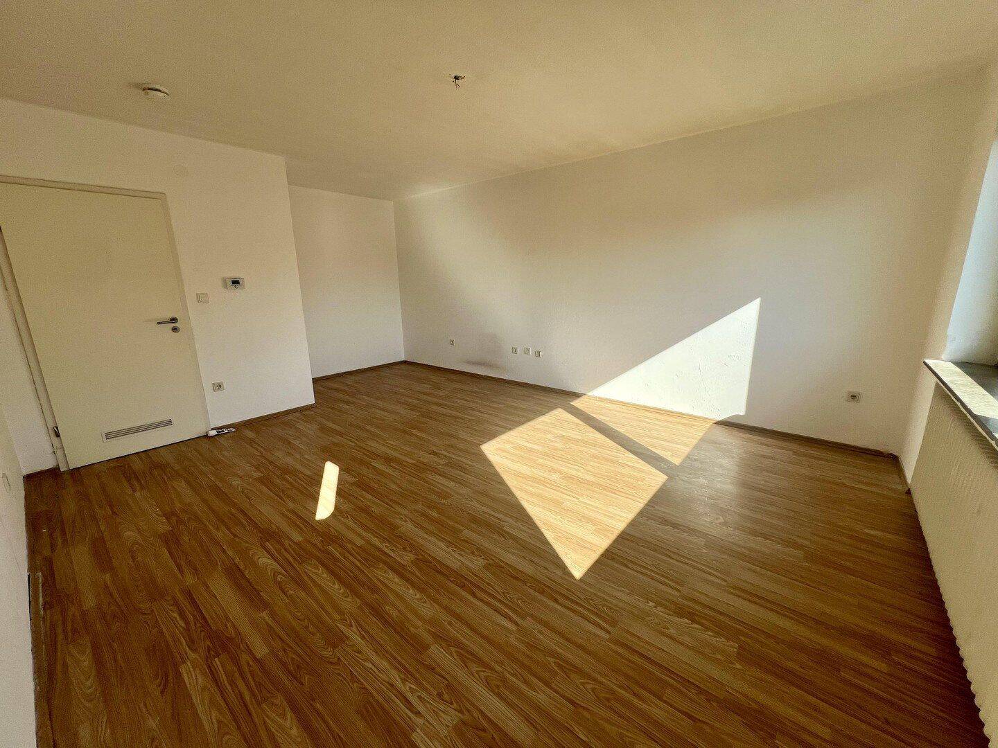 Gemütliche 1-Zimmer-Wohnung mit Balkon in Heiligenhaus – ab 01.08. bezugsfrei, 42579 Heiligenhaus