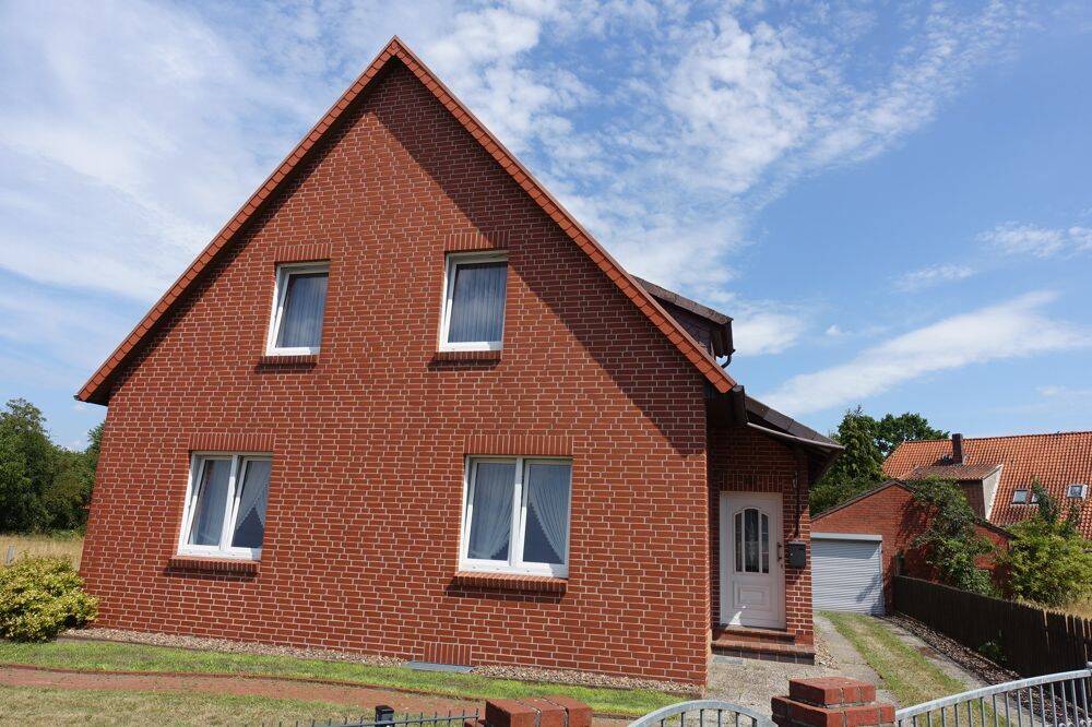 Oyle: Attraktives Einfamilienhaus mit separater Studiowohnung in ruhiger Lage, 31608 Marklohe