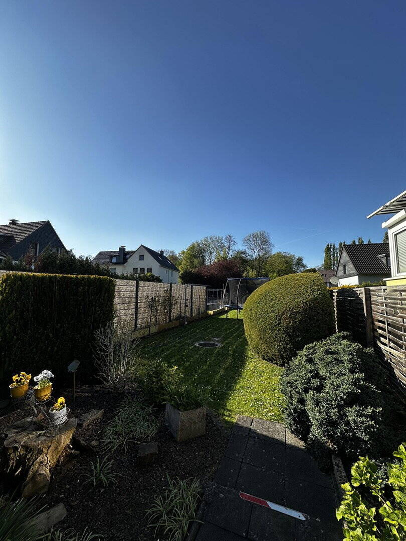 Gepflegtes Fachwerkhaus mit großem Garten – provisionsfrei und sofort bezugsbereit, 42699 Solingen (Höhscheid Merscheid Ohligs-Aufderhöhe)