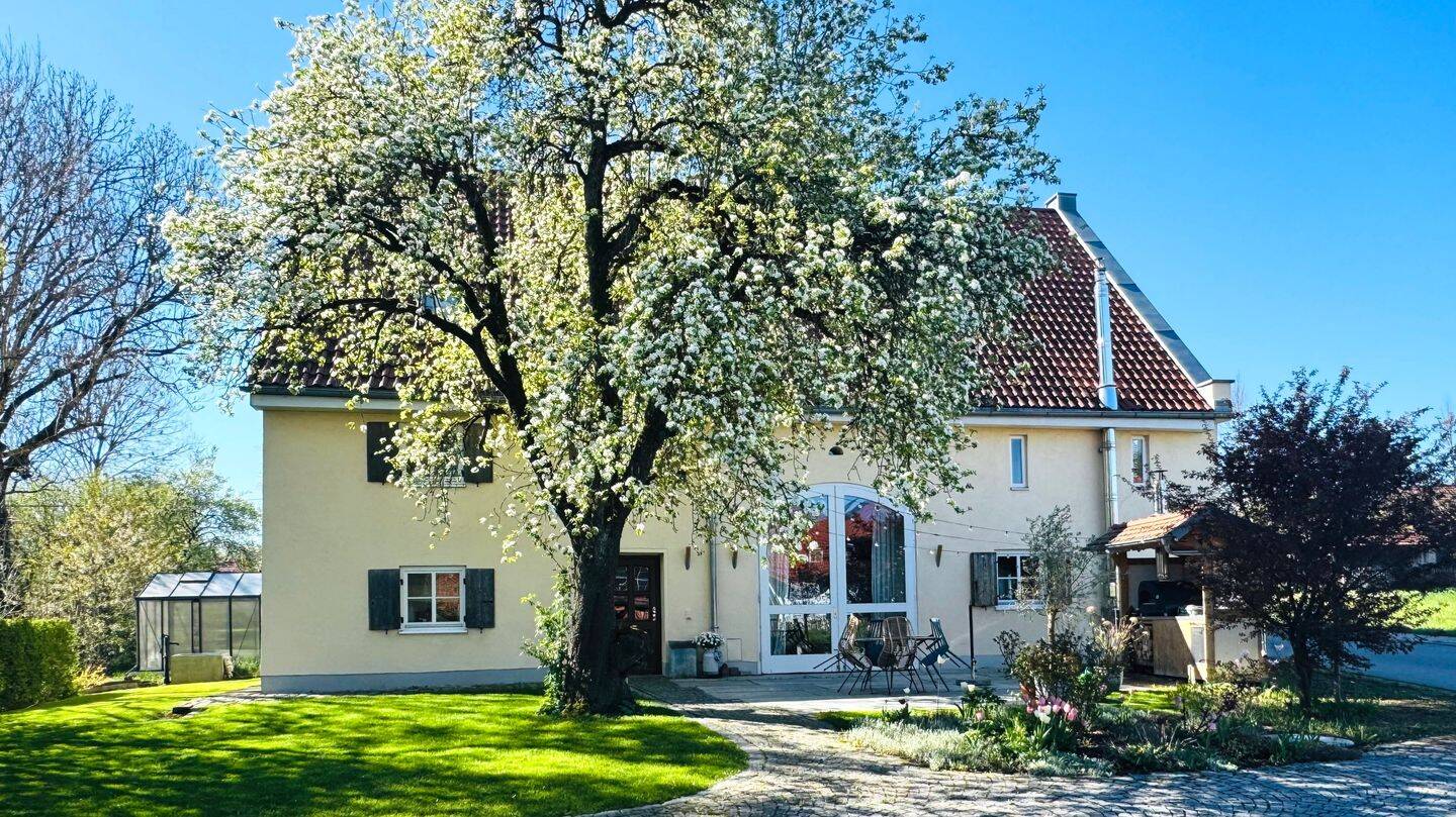 So viele Lieblingsplätze! Außergewöhnlicher Familiensitz, der Alt und Neu verbindet an einem Ort, wo die Welt noch in Ordnung ist, 86862 Lamerdingen