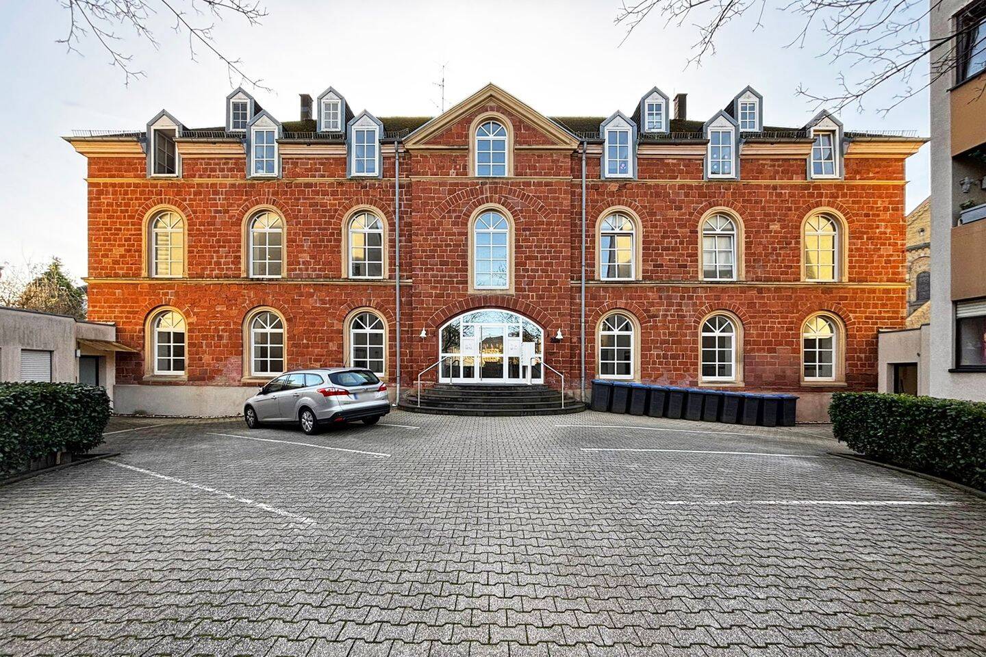 Trier-Mitte: vermietete Eigentumswohnung mit 4 ZKB, ca. 92 m² + Duplex-Stellplatz & Keller, 54290 Trier (Innenstadt Trier-Süd)