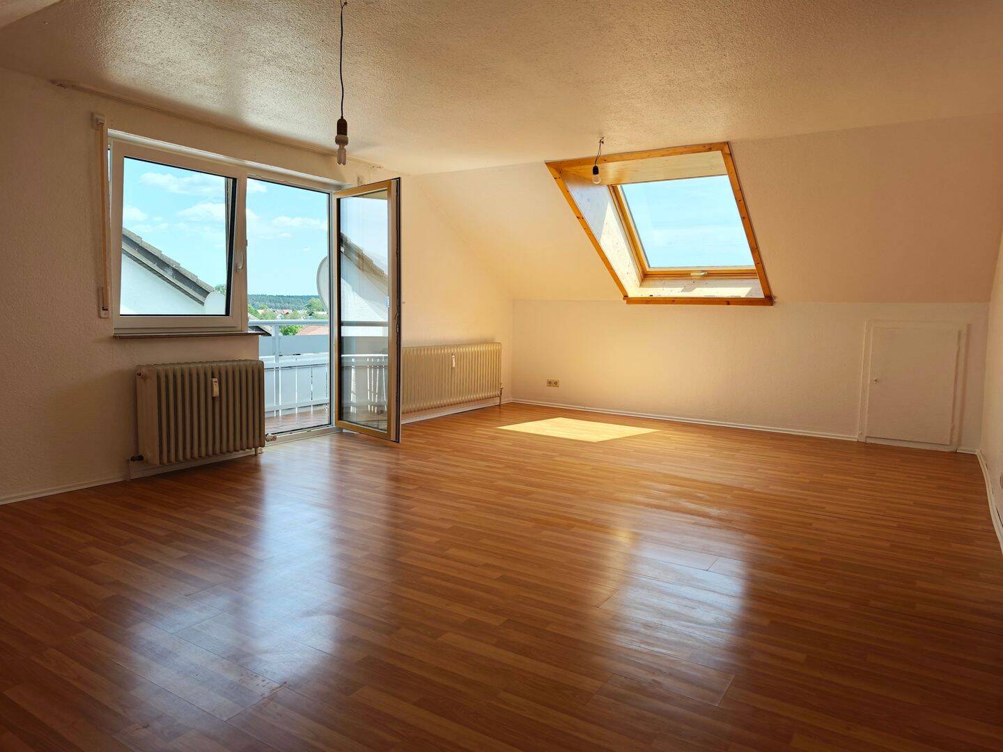 Helle 2 Zimmerwohnung, 78664 Eschbronn