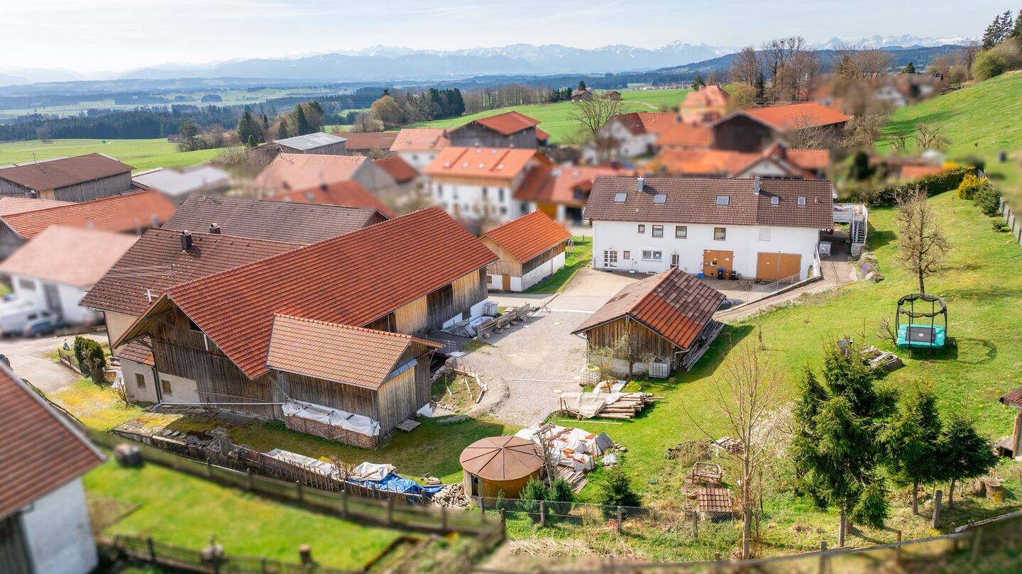 Bauernhaus mit Tenne und Mehrfamilienhaus in Schwabsoien/Sachsenried, 86987 Schwabsoien