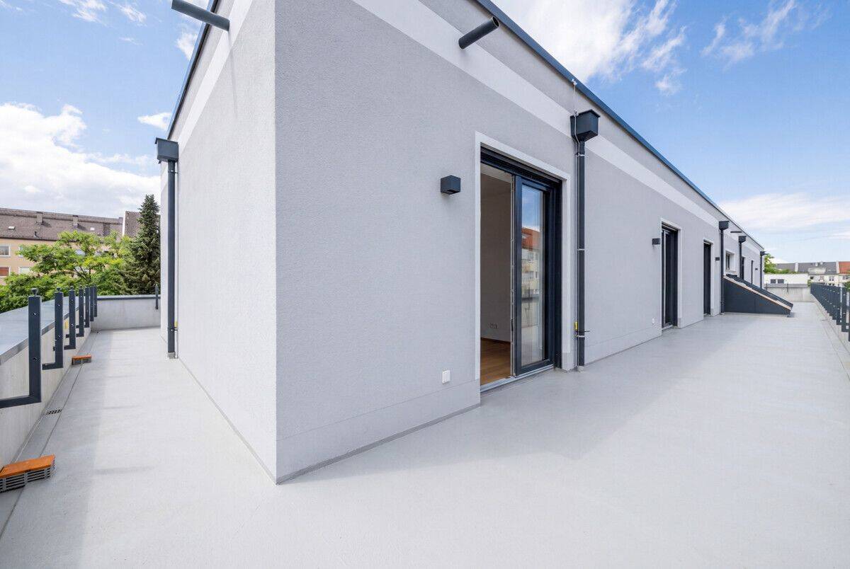 Hallo Sommer! Penthouse-Erstbezug, umlaufende Dachterrasse, bodentiefen Fenstern und Aufzug, 81369 München (Sendling Sendling-Westpark Thalk. Obersendl.-Forsten-Fürstenr.-Solln)