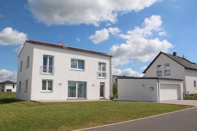 * ENERGIESPARHAUS * – Modernes Einfamilienhaus mit Doppelgarage für höchste Ansprüche, 92364 Deining
