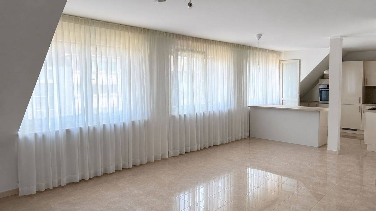 Helle 4-Zimmer-Dachgeschosswohnung mit hochwertiger Ausstattung, 40789 Monheim am Rhein