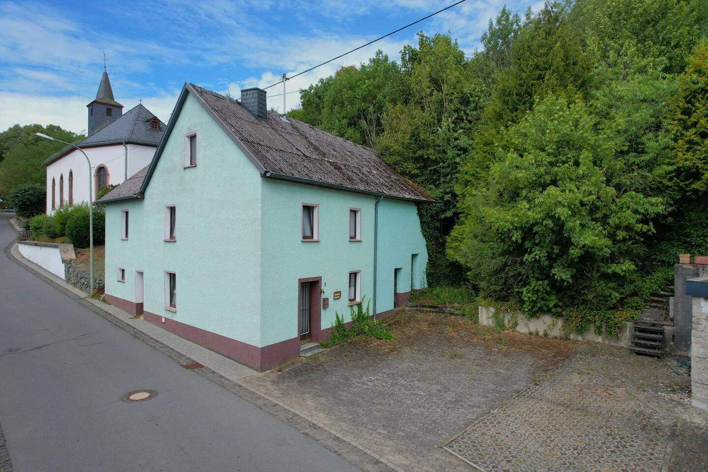 Ruhig gelegenes, freistehendes Haus mit Stall und Scheune in Üdersdorf-Tettscheid, 54552 Üdersdorf