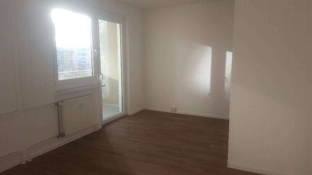 1-Raumwohnung mit Aufzug, Duschtasse und Balkon, 4209 Leipzig (Grünau-Mitte Grünau-Nord Grünau-Ost Schönau)
