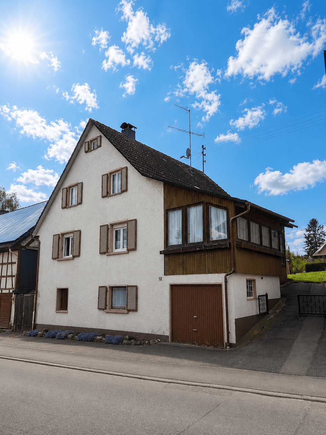 Großzügiges Einfamilienhaus mit Garten, Garage und zusätzlichem Baugrundstück, 78579 Neuhausen ob Eck
