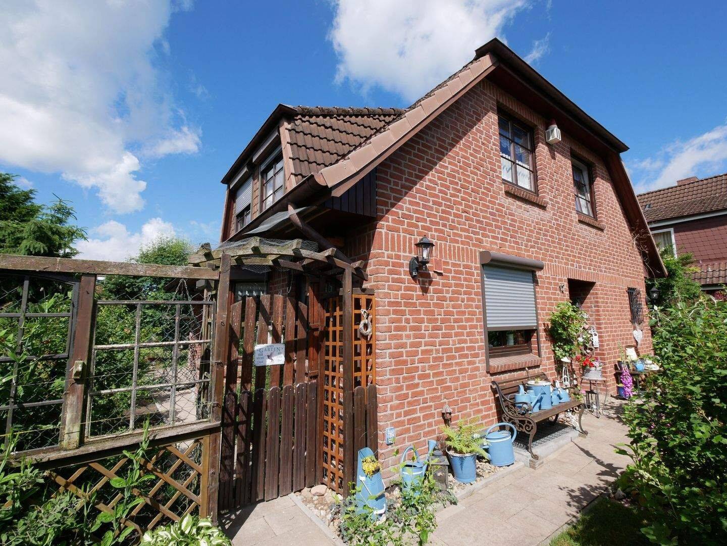 Einfamilienhaus mit Vollkeller, einem ausgebauten Spitzboden und einem Carport in attraktiver Lage, 24558 Henstedt-Ulzburg