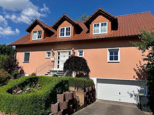ATTRAKTIVES UND GEPFLEGTES EINFAMILIENHAUS MIT EINLIEGERWOHNUNG, 7937 Zeulenroda-Triebes