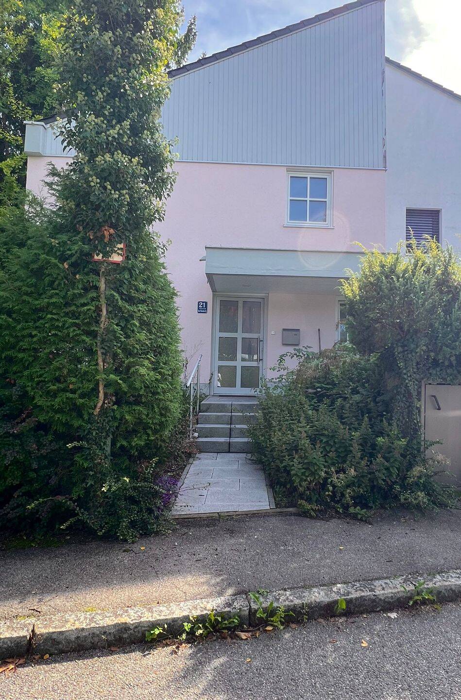 Ideal für Familien: Gepflegte Doppelhaushälfte mit großem Garten, 81249 München (Allach-Untermenzing Aubing-Lochhausen-Langwied Pasing-Obermenzing)