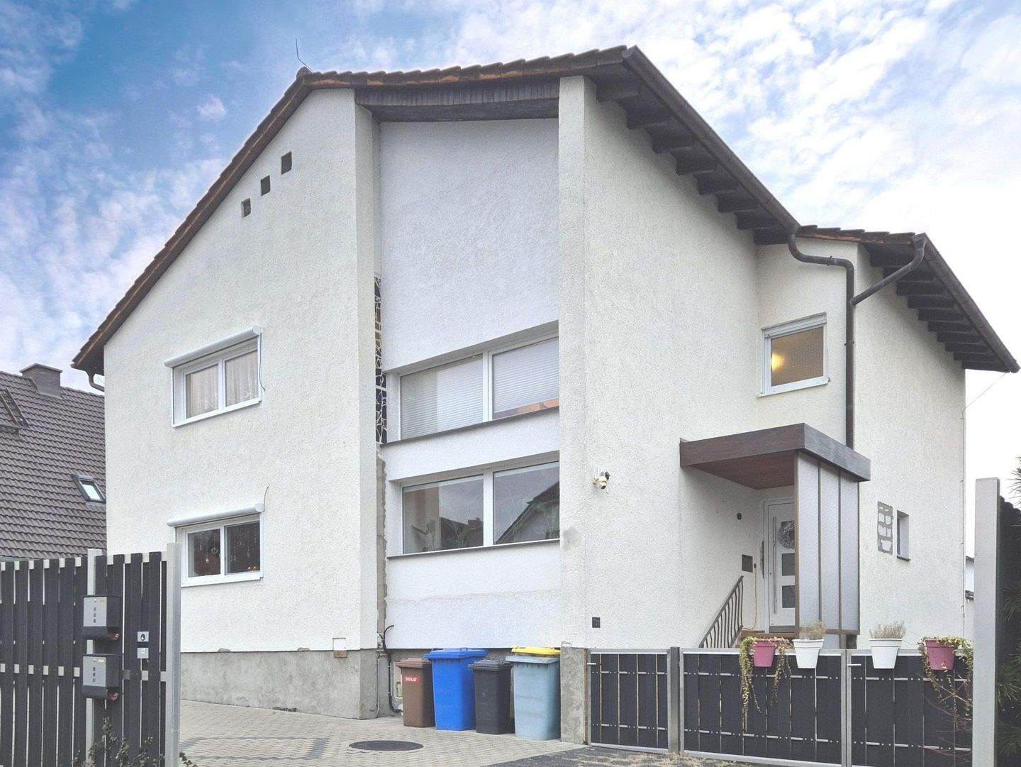 charmantes Zweifamilienhaus – Entspanntes Wohnen im Herzen von Hasselroth, 63594 Hasselroth