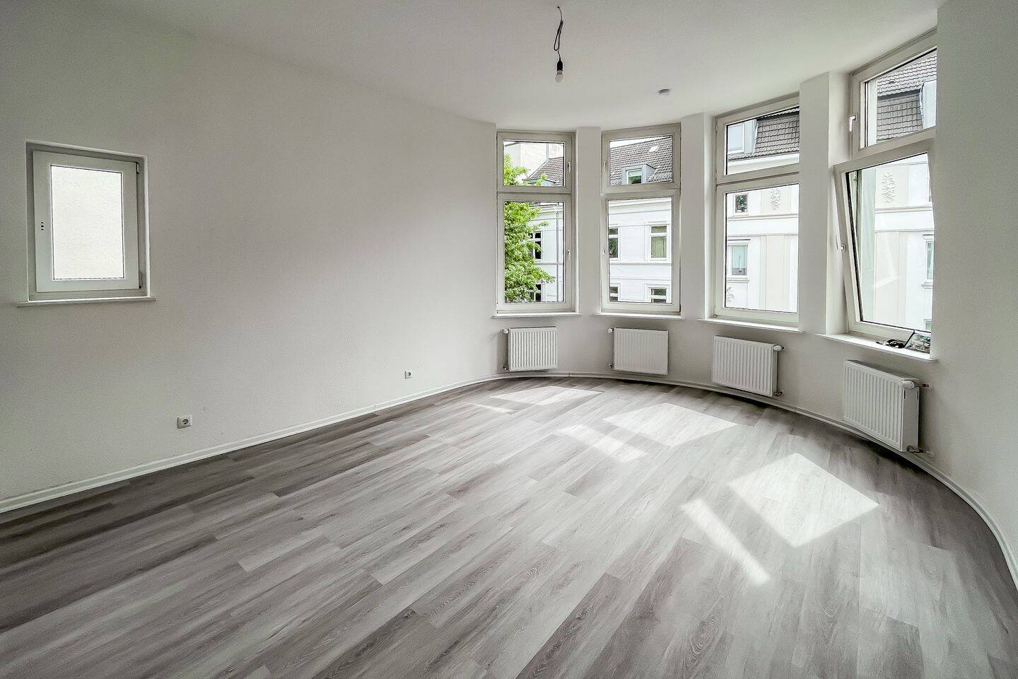 2,5 Zimmer – vollständig saniert – Erstbezug – Einkaufszentrum, 45128 Essen (Südostviertel Südviertel)
