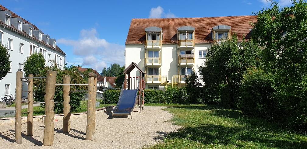 Helle 3-Zimmer-Wohnung mit sonnigem Balkon und eigenem Mietergarten, 93055 Regensburg (Brandlberg-Keilberg Burgweinting-Harting Innenstadt Ostenviertel Schwabelweis)