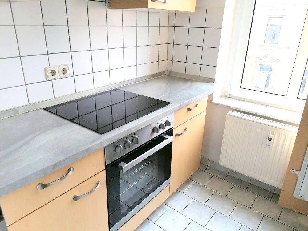 !! 3-Zimmer-Wohnung mit Einbauküche, Balkon und PKW-Stellplätzen !!, 9113 Chemnitz