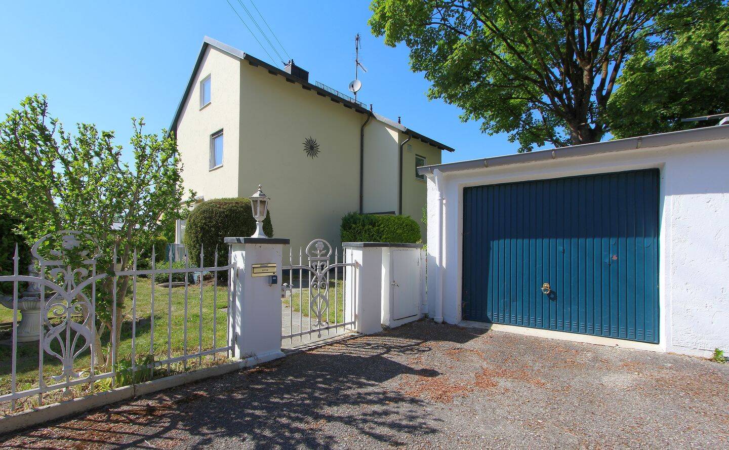 Augsburg-Göggingen | Einfamilienhaus mit hervorragender Substanz in zweiter Reihe, 86199 Augsburg (Bergheim Göggingen Haunstetten Inningen)