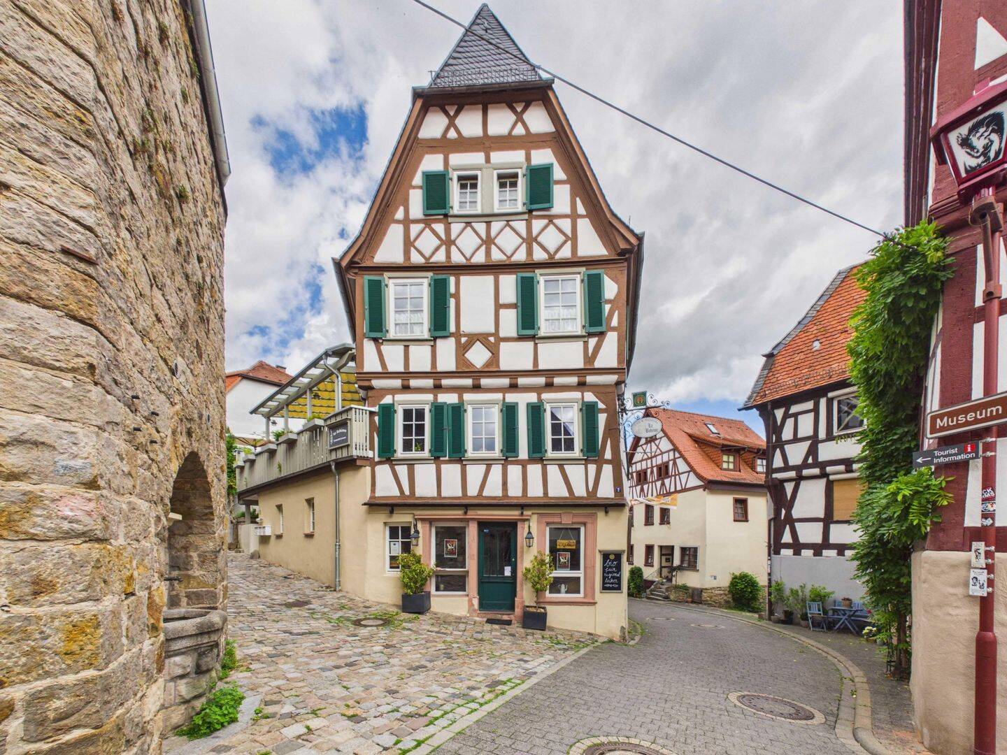 Historisches Wohn- & Geschäftshaus mit etabliertem Café in bester Altstadtlage von Heppenheim, 64646 Heppenheim (Bergstraße)