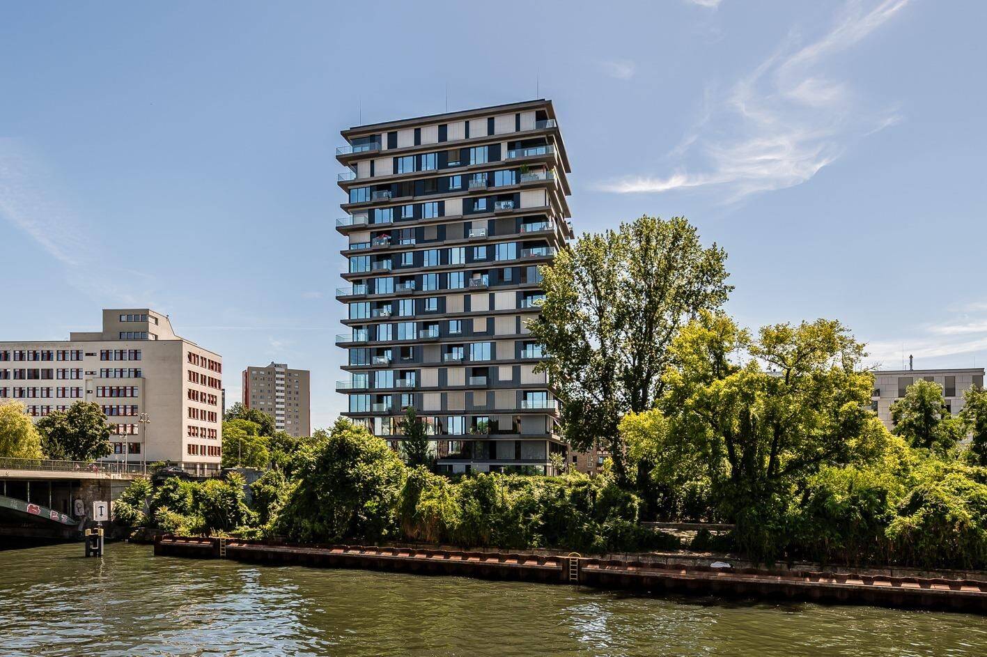 Jeden Tag Spreeblick – Exklusive 2-Zimmer-Wohnung mit Loggia & Tiefgaragenstellplatz – Berlin – Bild 1 von 4