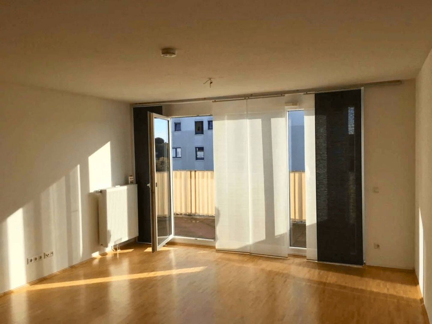 Modernisierte 3-Zimmer-Wohnung mit 2 BALKONEN und EBK in Bogenhausen, 81925 München (Bogenhausen)