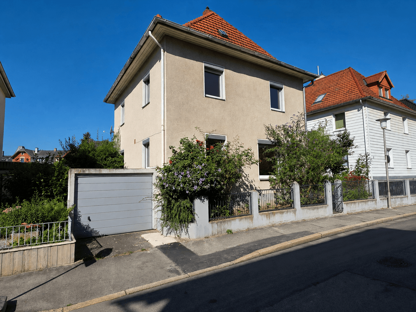 Solides Wohnhaus mit Entwicklungspotenzial in Stadtlage, 96450 Coburg