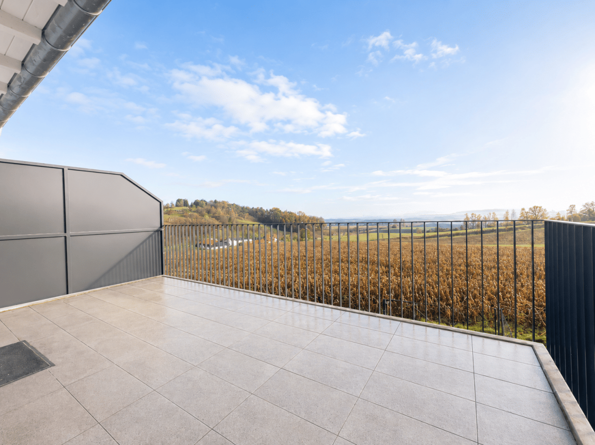 Exclusive – 2-Zi-Wohnung im 1. OG -Wiesenrandlage, großer Balkon und herrlicher Blick ins Isartal, 84164 Moosthenning